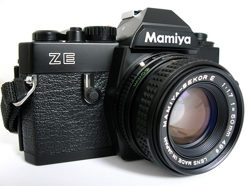 Mamiya ZE şi Mamiya-Sekor E 50mm f1,7 Mamiya ZE şi Mamiya-Sekor E 50mm f1,7