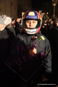 Grupul ce vroiau o educație mai bună și scandau "Fără violență" IMG 1413 200x300 #Revolutie, ziua 4 un pamflet